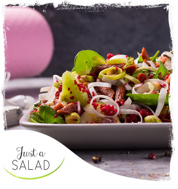 SALAD WITH COUSCOUS AND BEETROOT JUICE