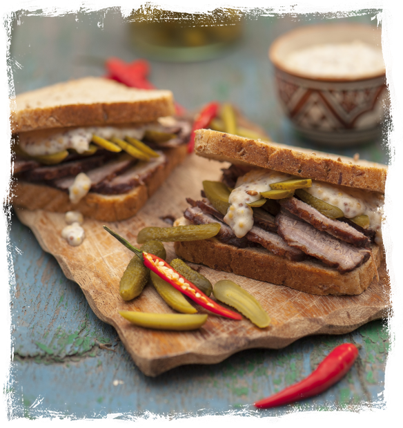 WHOLEGRAIN SANDWICHES WITH BAKED BRISKET