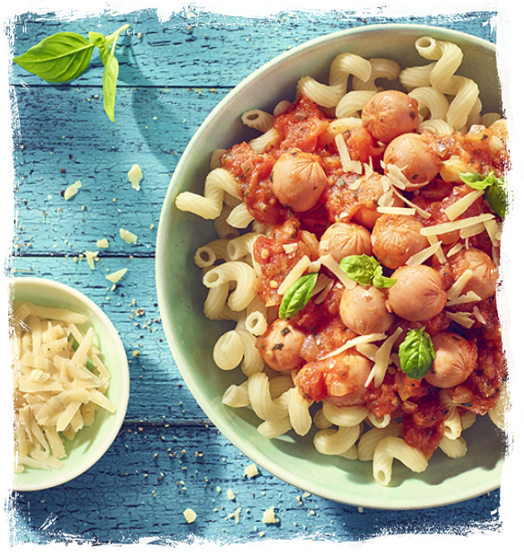 PASTA WITH TOMATO SAUCE AND FOODBOLÓWKI SAUSAGES