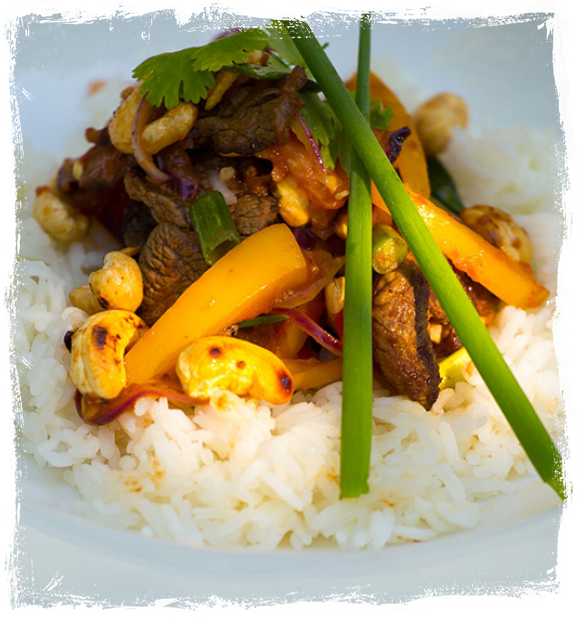 BEEF TENDERLOIN WITH VEGETABLES AND CASHEWS