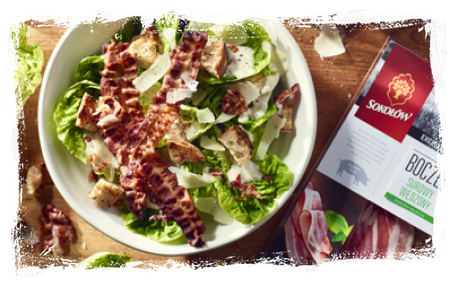 SAŁATA CEZAR Z CHRUPIĄCYM BOCZKIEM