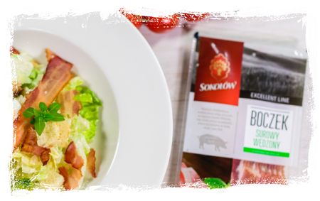 Sałatka z chrupiącym boczkiem i parmezanem